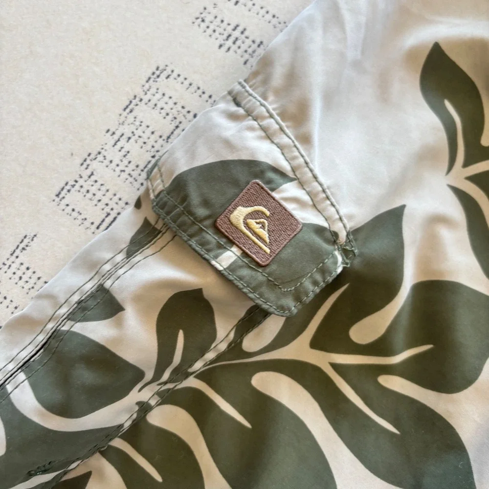 Surf‎ Quiksilver Board Shorts Tan Green Monstera Leaf Print